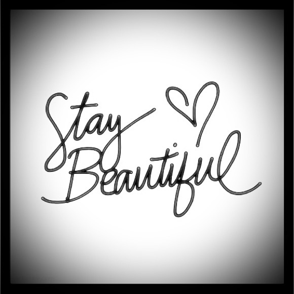 NWT Victoria’s Secret Essential Travel Case - Picture 8 of 9